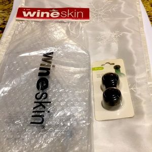 WineSkin 2 pack & 2 Pk of True Wine Bottle stoppers NEW A must Gift wine Lovers